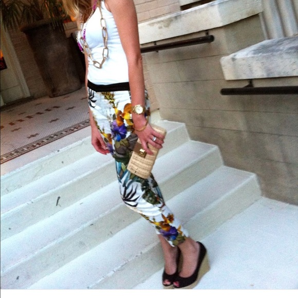 Zara Women Floral Pants With Black Wasit Band - Picture 2 of 6